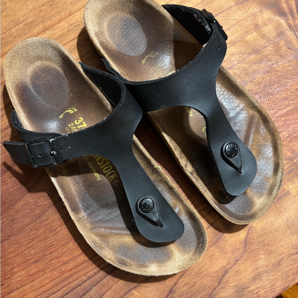 Birkenstock Gizeh black leather sandals